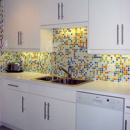 Kitchen-Backsplash-Ideas-White-Cabinets