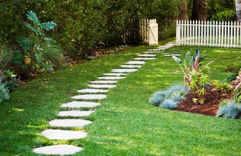 Small-Garden-Footpaths-Ideas