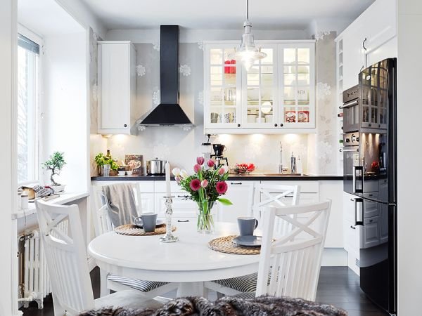 flowers-wallpaper-in-kitchen