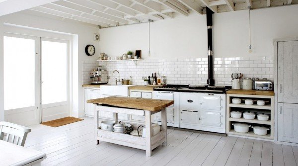 retro-white-open-kitchen-sharp-country-white-wood-floors