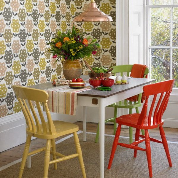 Small-Dining-Room-with-Dining-Table-and-Colored-Dining-Chairs