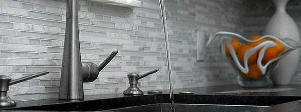 black-countertop-white-backsplash-glass-marble