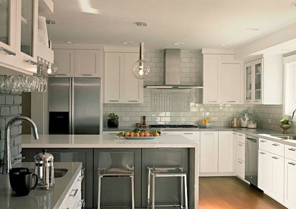 white-cabinet-grey-ceramics-backsplash-in-minimalist-kitchen-design-915x649