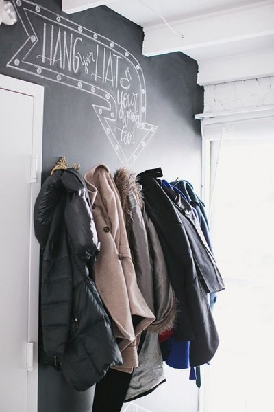 hang-chalkboard-sign-for-coat