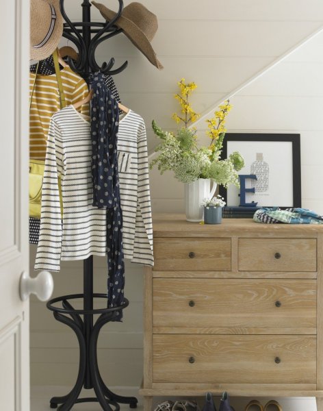 Neutral-country-hallway-with-chest-of-drawers