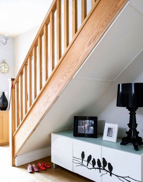 White-hallway-with-wooden-staircase