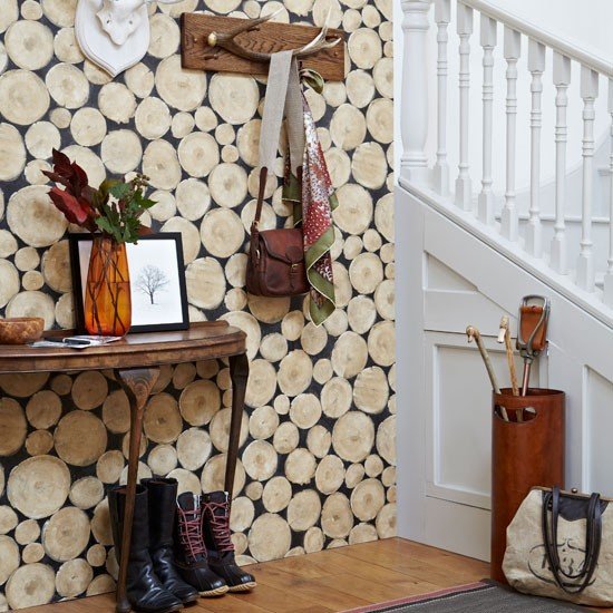 Wood-effect-wallpaper-in-hallway