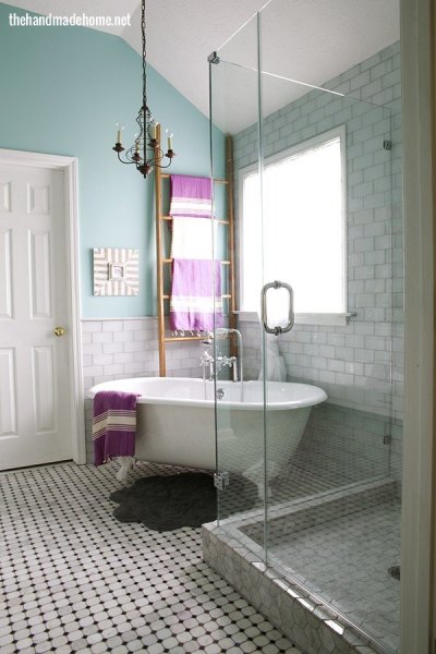 bathroom_clawfoot_bathtub