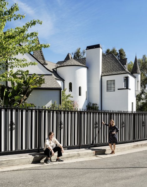 welcome-to-the-novogratz-familys-new-home-the-castle-in-los-angeles-california