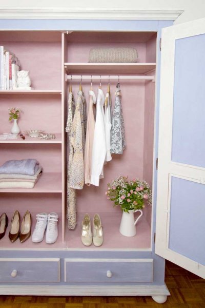 Blue-and-pink-wardrobe