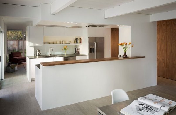 Connect-the-kitchen-with-the-dining-space-with-a-half-wall